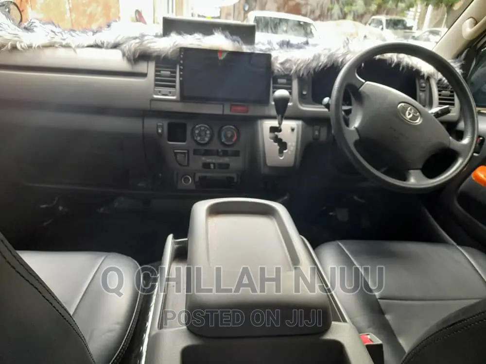 Toyota HiAce 2010 Black