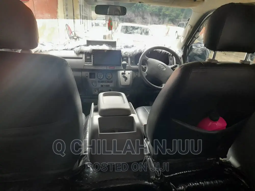 Toyota HiAce 2010 Black