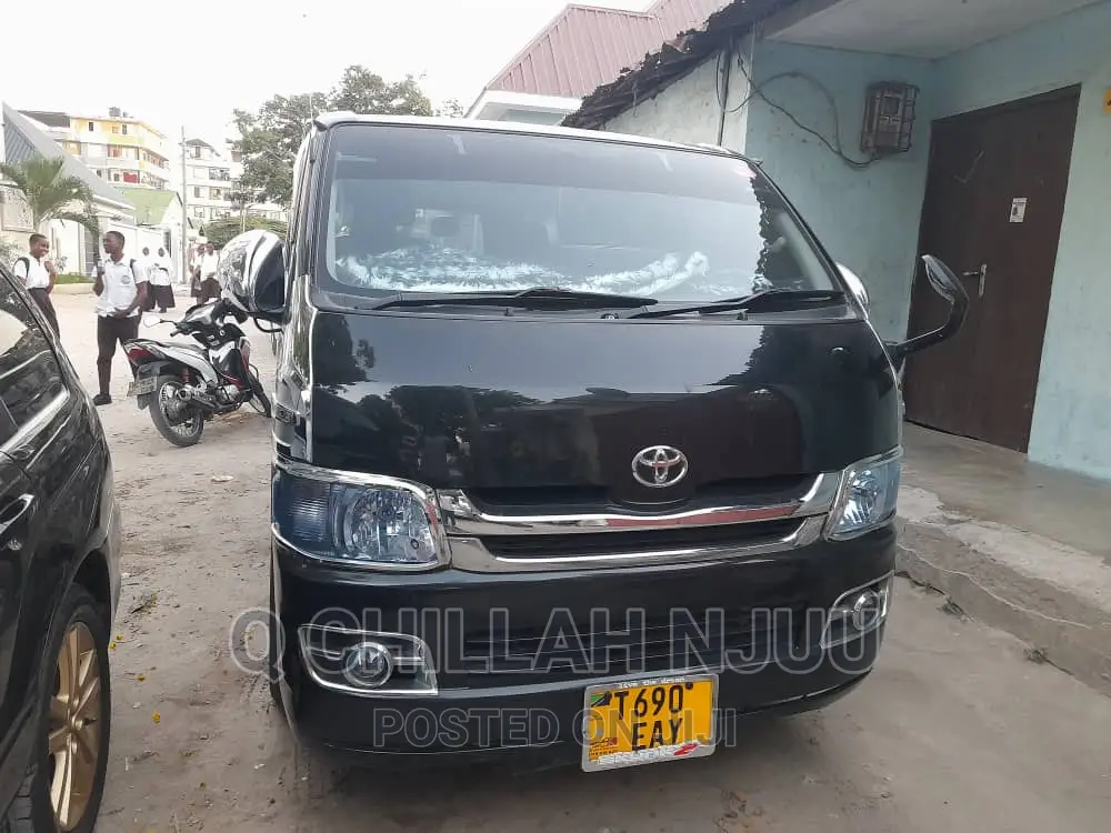 Toyota HiAce 2010 Black