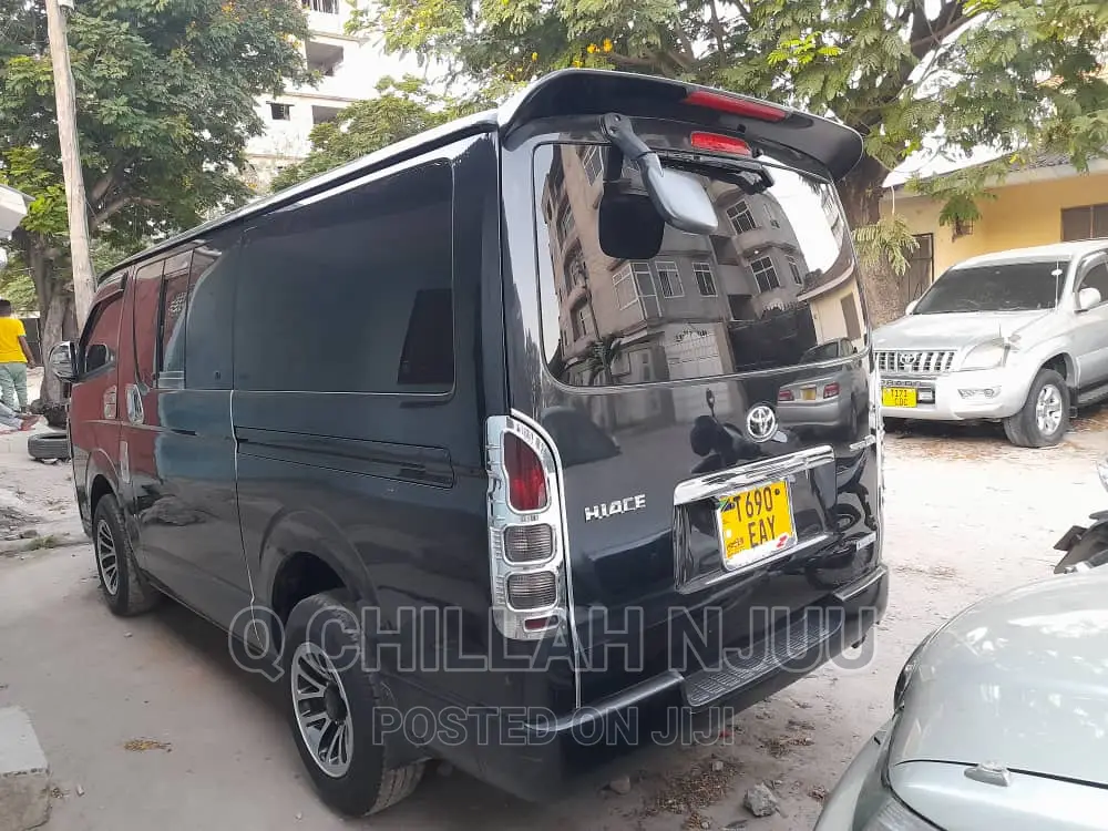 Toyota HiAce 2010 Black