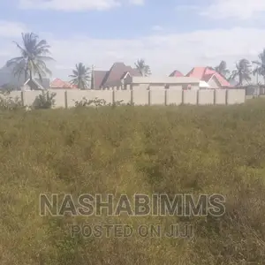 5 Acres Yard for Sale in DSM