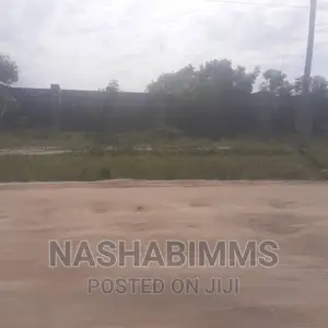 5 Acres Yard for Sale in DSM