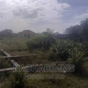 5 Acres Yard for Sale in DSM
