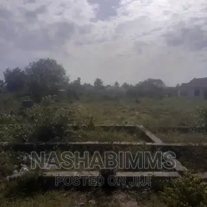 5 Acres Yard for Sale in DSM