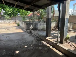 8bdrm Bungalow in Mbagaestate, Mikocheni for rent