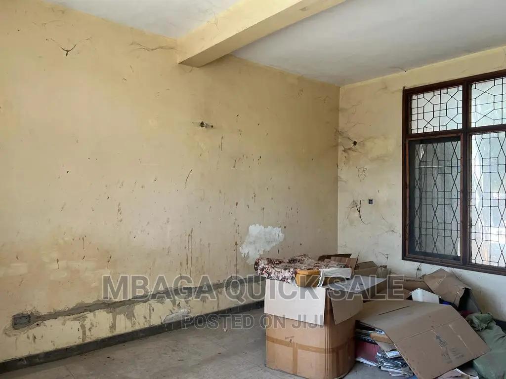8bdrm Bungalow in Mbagaestate, Mikocheni for rent