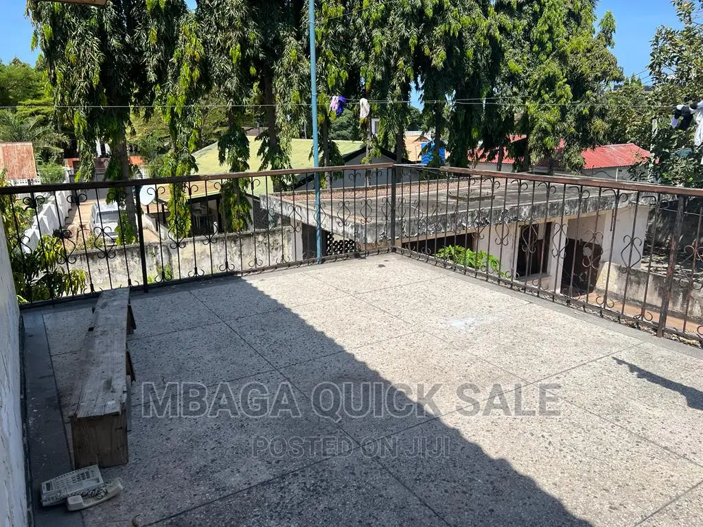 8bdrm Bungalow in Mbagaestate, Mikocheni for rent
