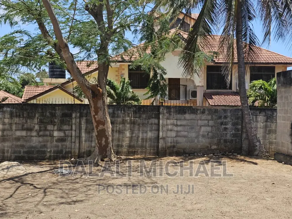 Plot for Sale at Salasala!!