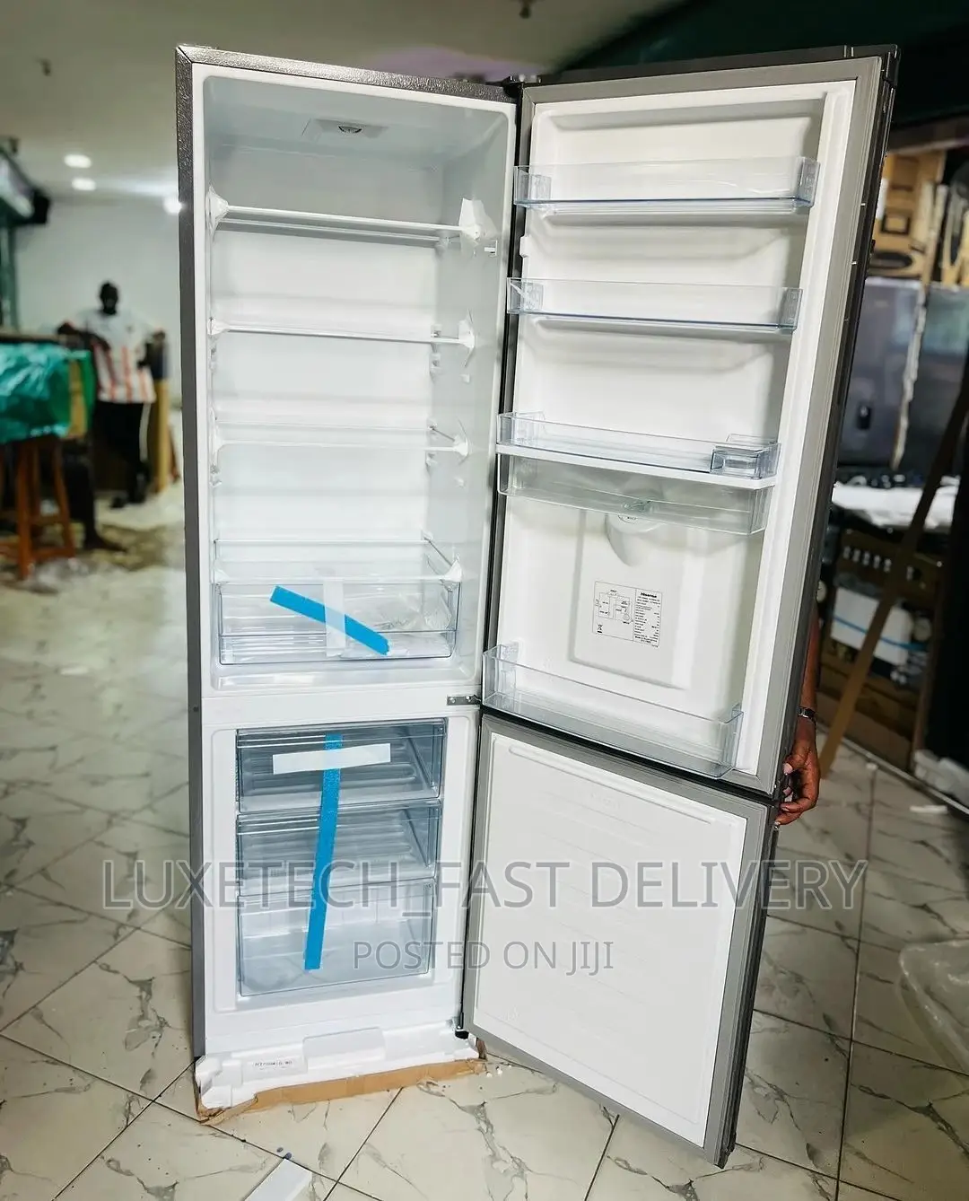 Hisense Refrigerator 270L With Water Dispenser Glass Doors