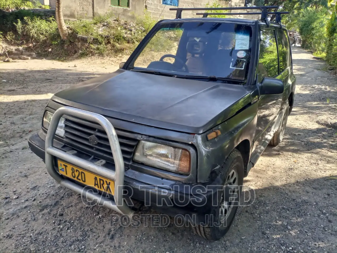 Suzuki Escudo 2000 Black