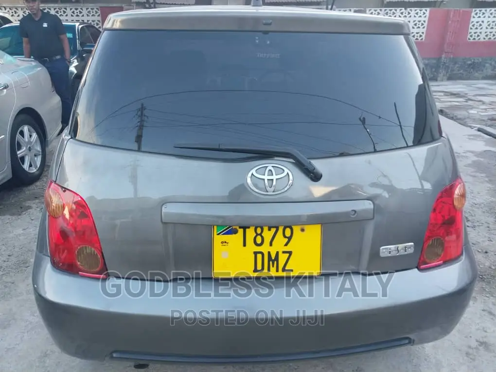 Toyota IST 2004 Gray
