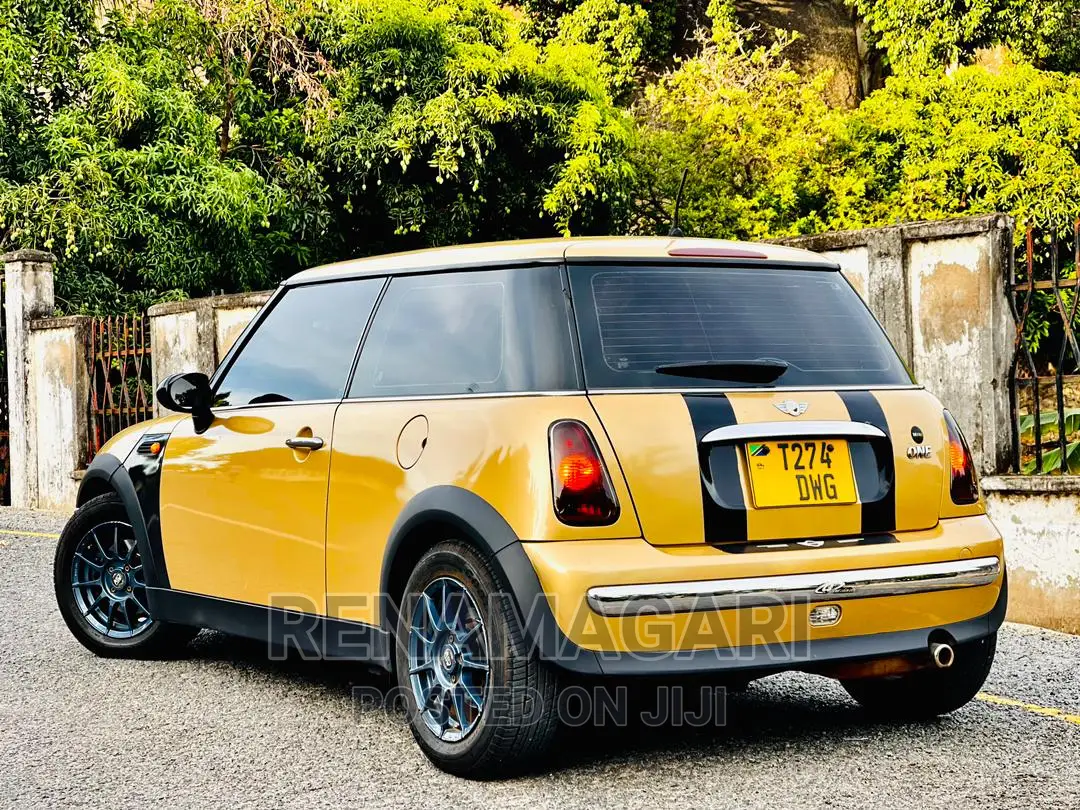 BMW MM 2006 Yellow