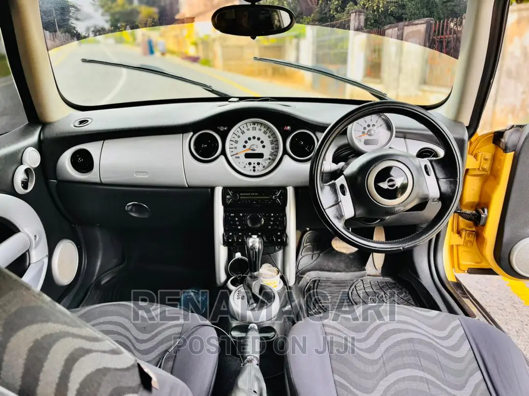 BMW MM 2006 Yellow