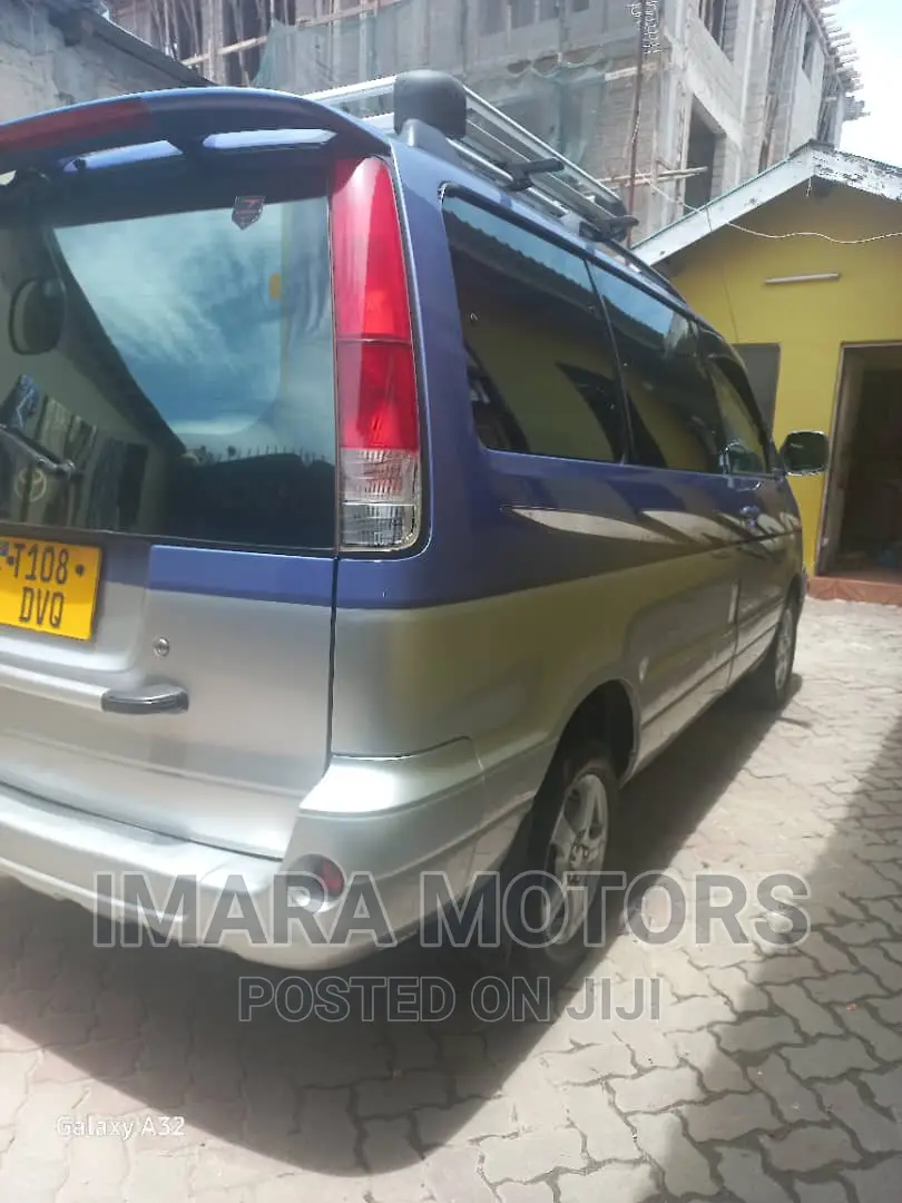 Toyota Noah 2003 Blue
