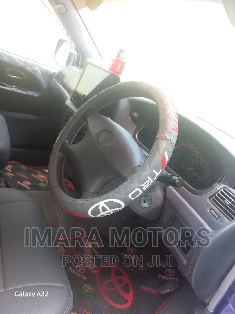 Toyota Noah 2003 Blue