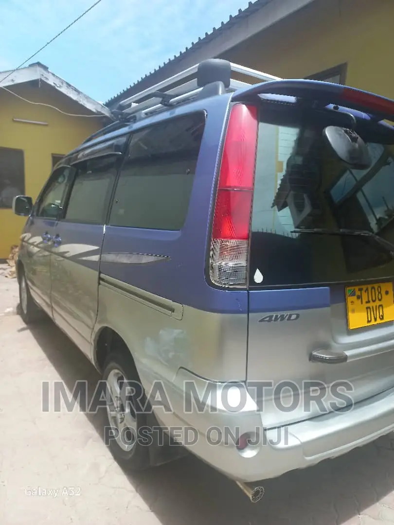 Toyota Noah 2003 Blue