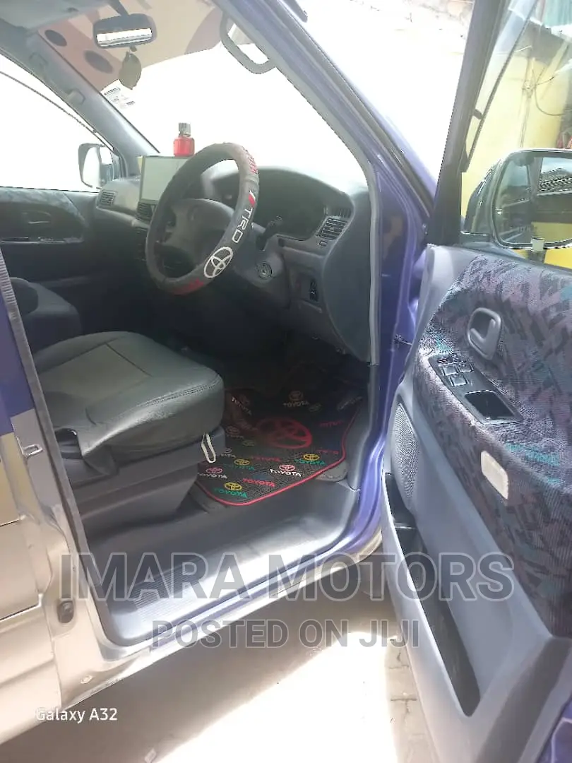 Toyota Noah 2003 Blue