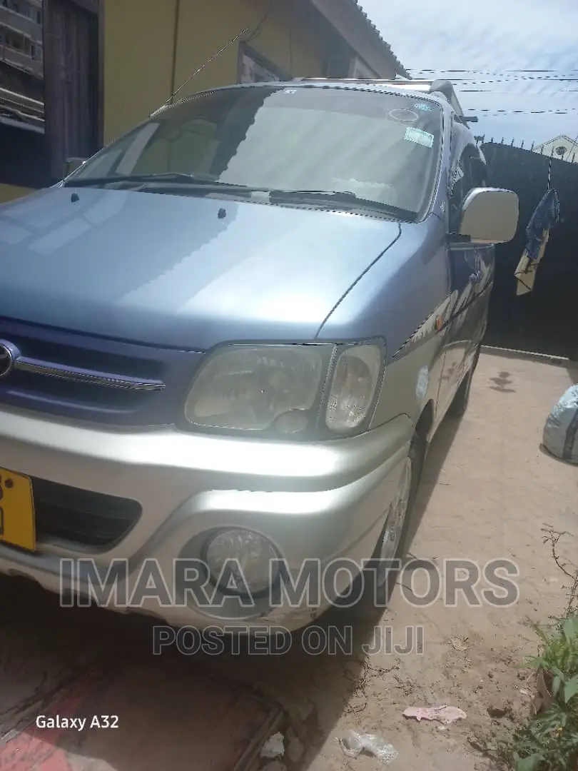 Toyota Noah 2003 Blue