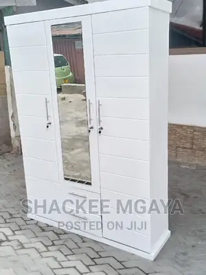 Kabati La Milango Mitatu