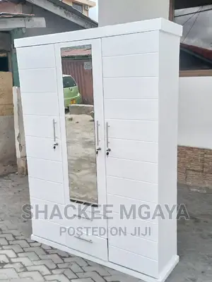 Kabati La Milango Mitatu