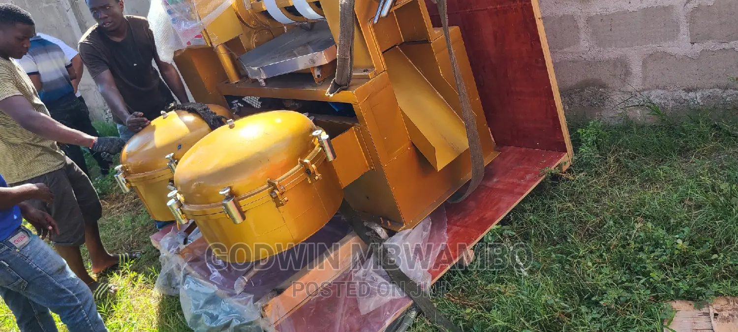 Tunauza Mashine Za Kukamulia Mafuta Ya Alizeti /Oil Press