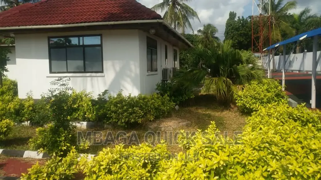 12bdrm House in Mbaga Estate, Oyster Bay for rent