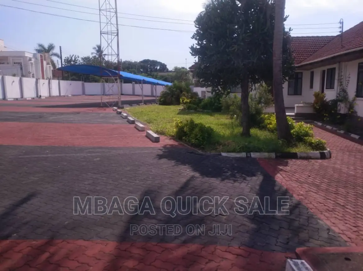 12bdrm House in Mbaga Estate, Oyster Bay for rent