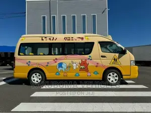 Toyota HiAce 2010 Yellow