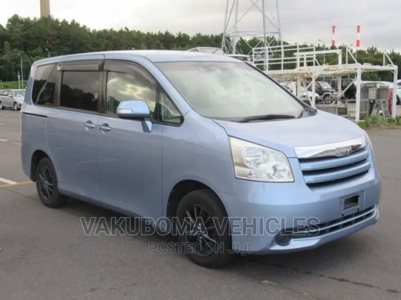 Toyota Noah 2007 Blue