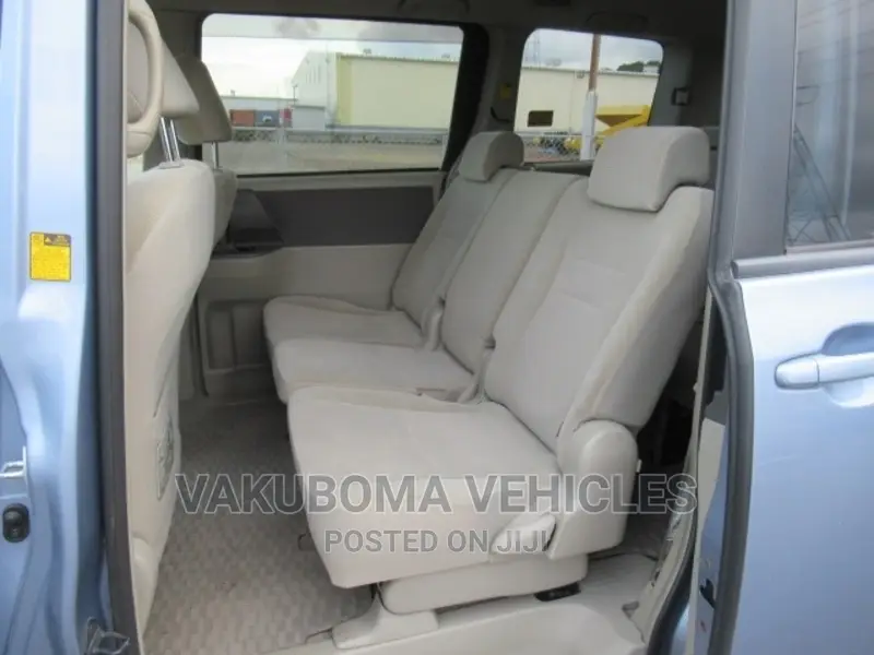 Toyota Noah 2007 Blue