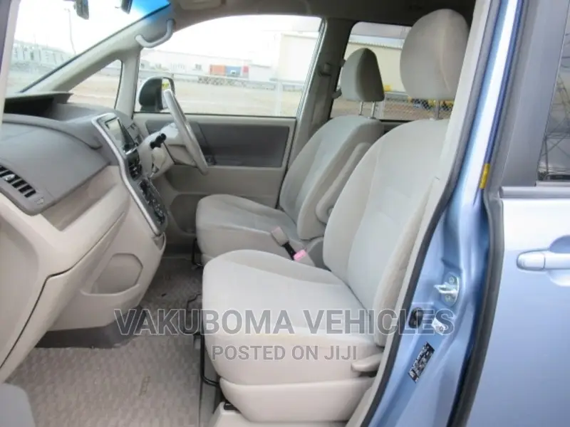 Toyota Noah 2007 Blue