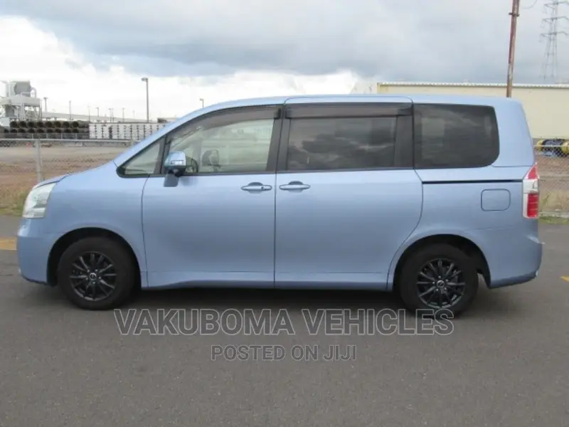 Toyota Noah 2007 Blue