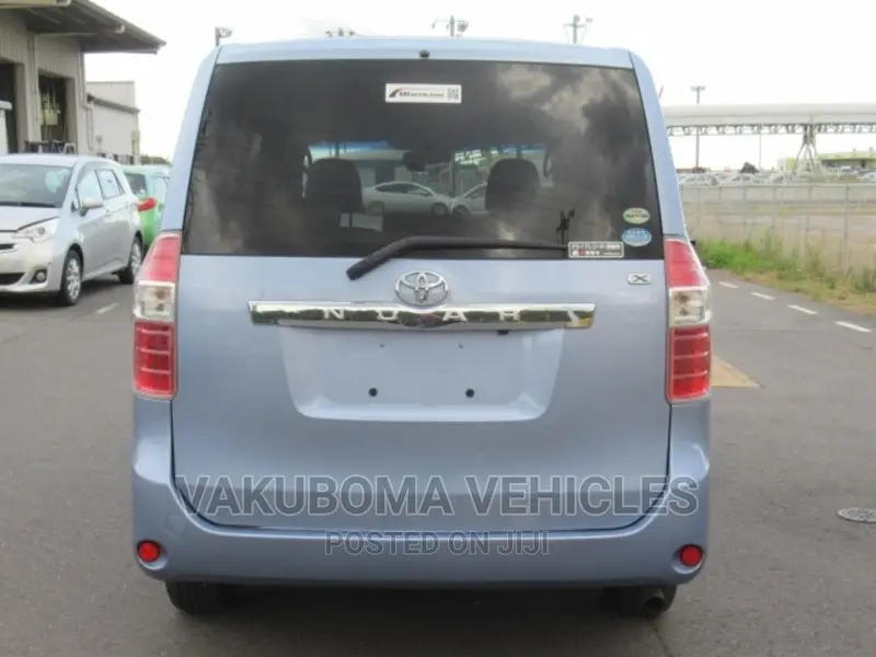 Toyota Noah 2007 Blue