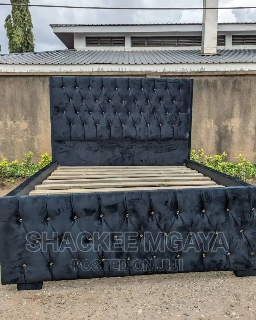 Bed Sofa Kali Sana Karibu Wateja