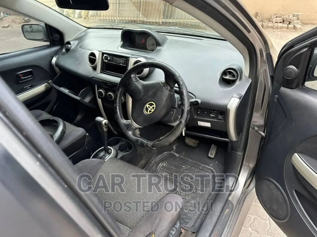 Toyota IST 2003 Gray