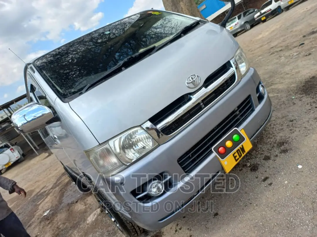 Toyota Quantum 2010 White