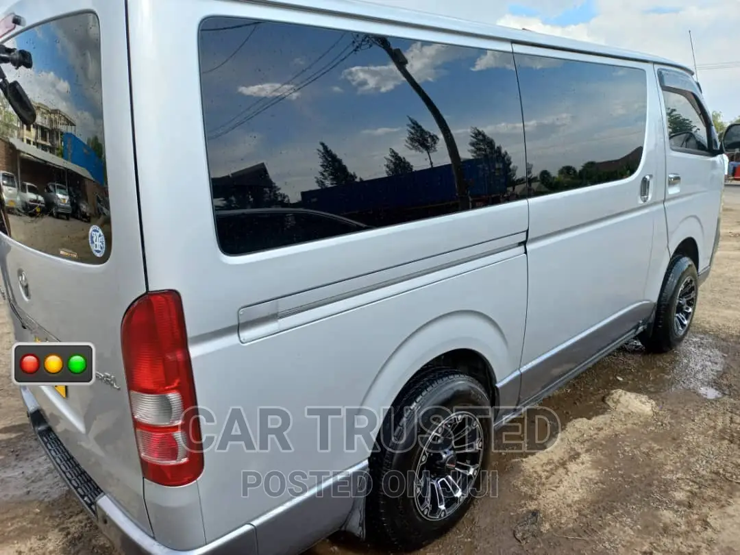 Toyota Quantum 2010 White