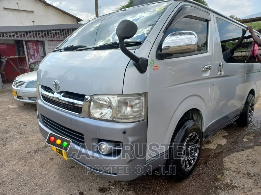 Toyota Quantum 2010 White