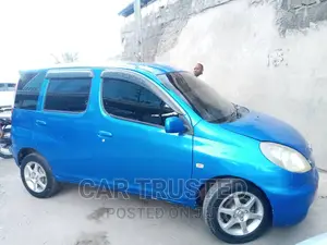 Toyota Fun Cargo 2004 Blue