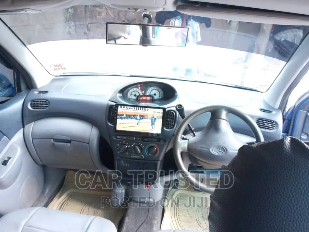 Toyota Fun Cargo 2004 Blue