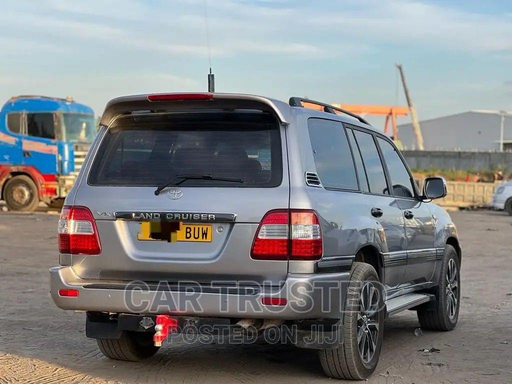 Toyota Land Cruiser HDJ 100 2003 Silver