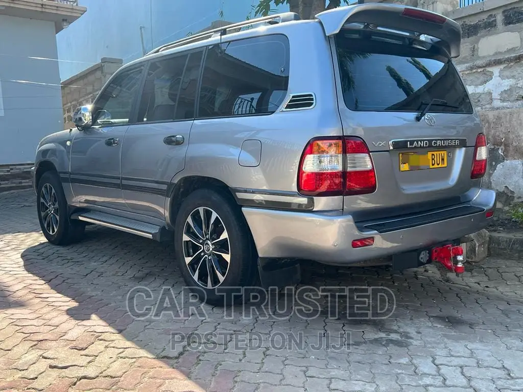 Toyota Land Cruiser HDJ 100 2003 Silver