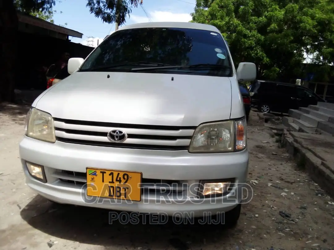 Toyota Noah 2.0 AWD (8 Seater) 2001 White