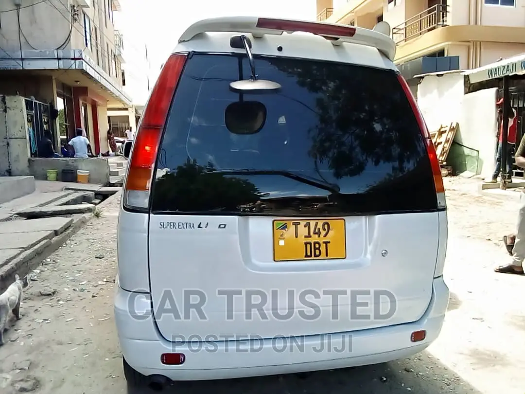 Toyota Noah 2.0 AWD (8 Seater) 2001 White