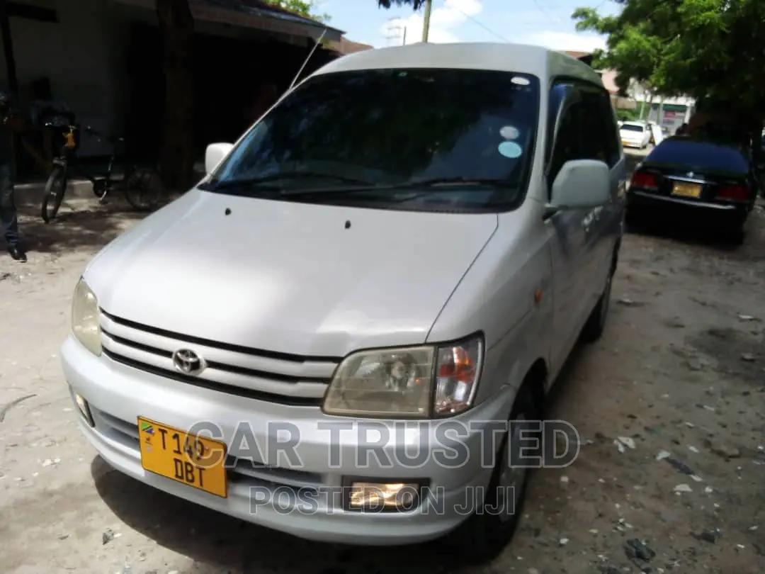 Toyota Noah 2.0 AWD (8 Seater) 2001 White