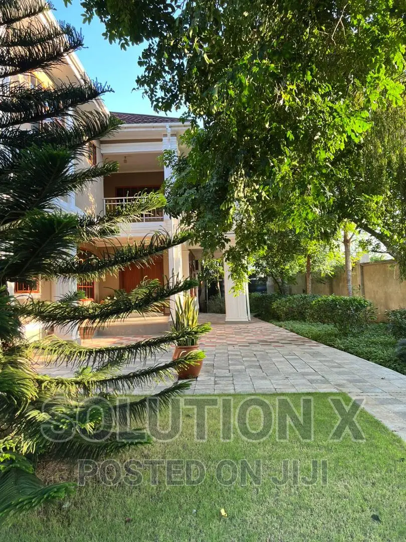 4bdrm Mansion in Bunju for sale