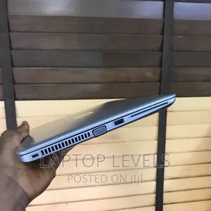 Laptop HP EliteBook 820 G3 8GB Intel Core I5 HDD+SSD 500GB
