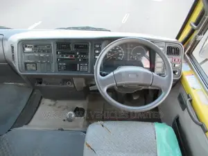 Mitsubishi Fuso Rosa 1997 Yellow