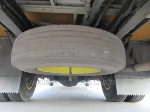 Mitsubishi Fuso Rosa 1997 Yellow