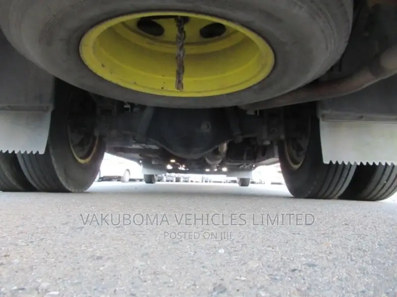 Mitsubishi Fuso Rosa 1997 Yellow